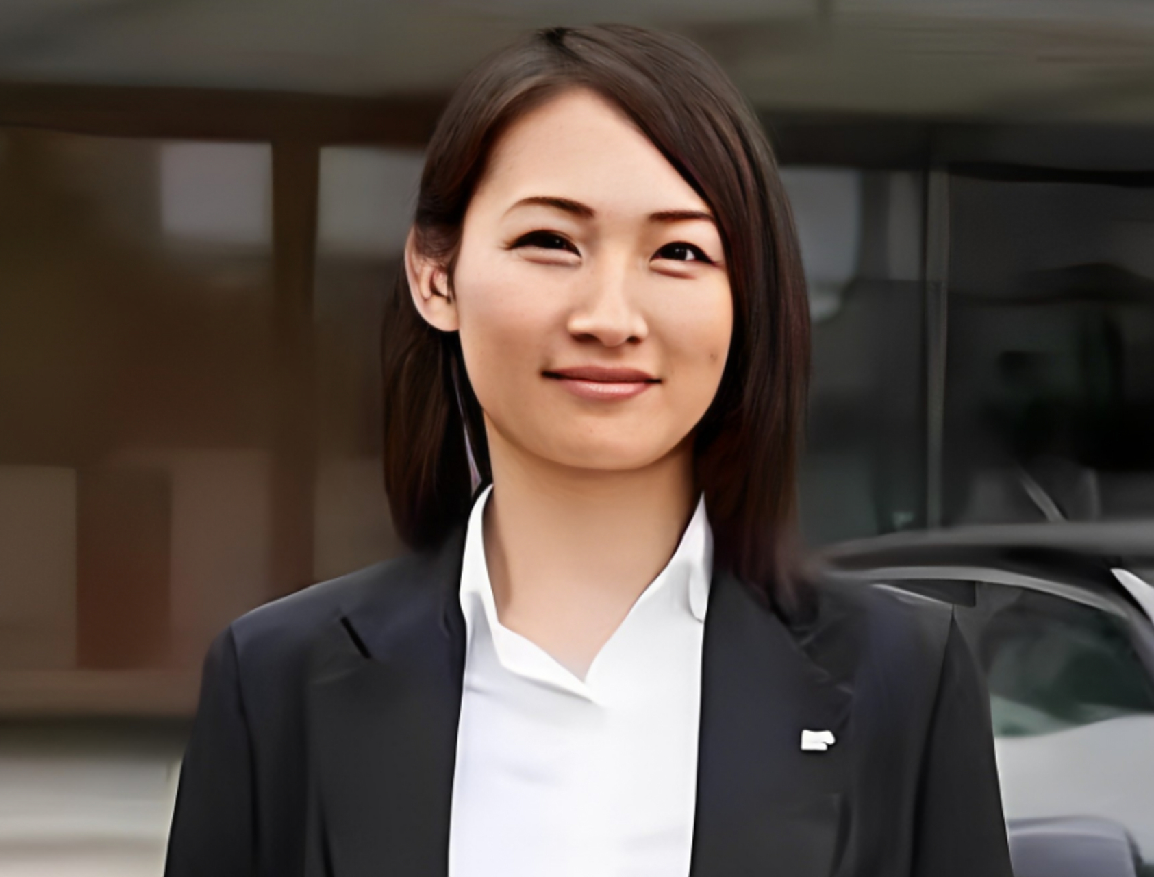 以其出色的格斗技巧和射击能力被誉为"日本第一女保镖"