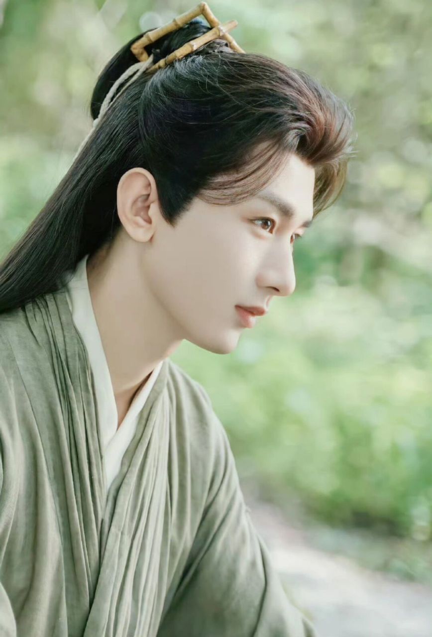 每天认识一个人:成毅  成毅,原名傅诗淇,1990年5月17日出生于湖南省