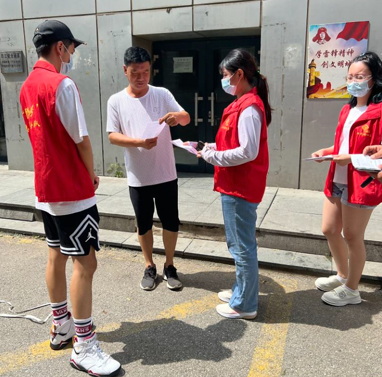 站前街道:西九路社区开展大学生志愿者进社区社会实践活动#贯彻二十大