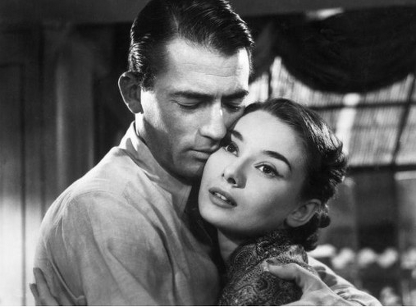 20岁的玛格丽特公主身着军装向大众致意,她是英国女王伊丽莎白二世