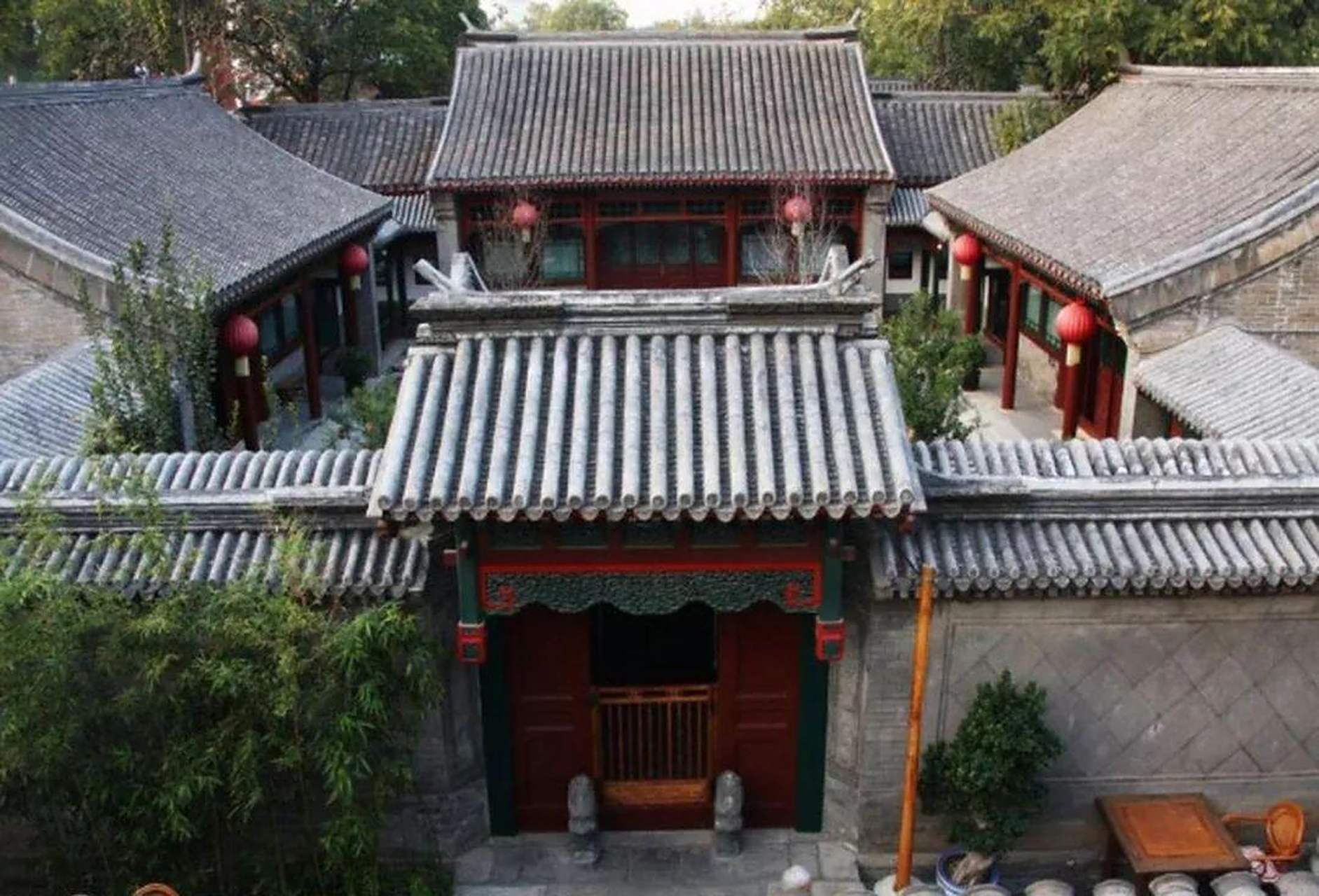 四合院是中国的一种传统合院式建筑, 大约诞生于西周时期, 至今已有