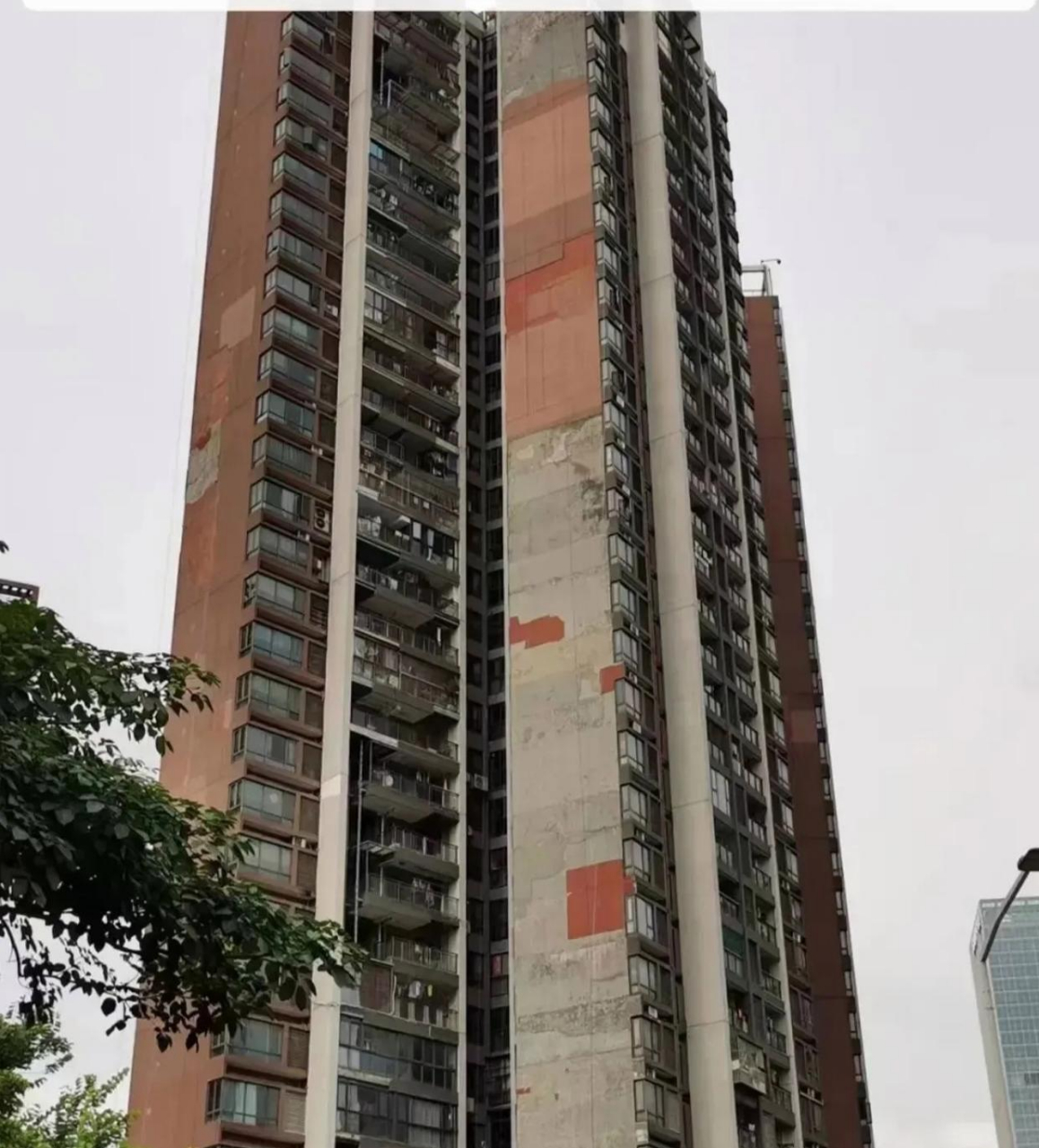 这栋楼是深圳市龙华区民治街道汇龙湾花园,有空去看看.