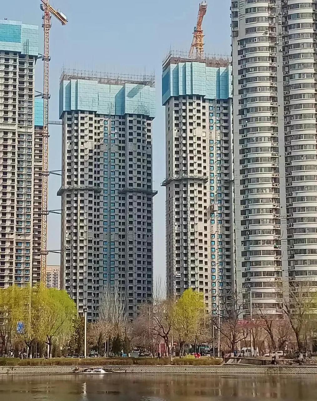 近期位于沈阳青年大街核心地段的金廊公馆项目传出一条消息,正在与某