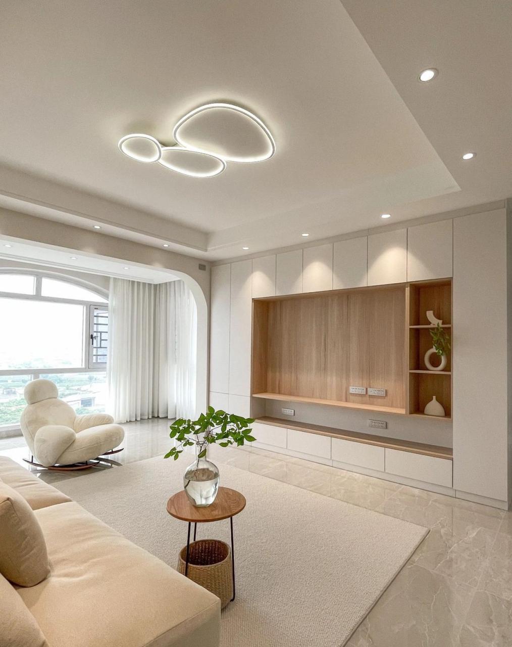 不仅颜值高,亮度高,还能无极调光调色温,不压层高,没有什么比吸顶灯更