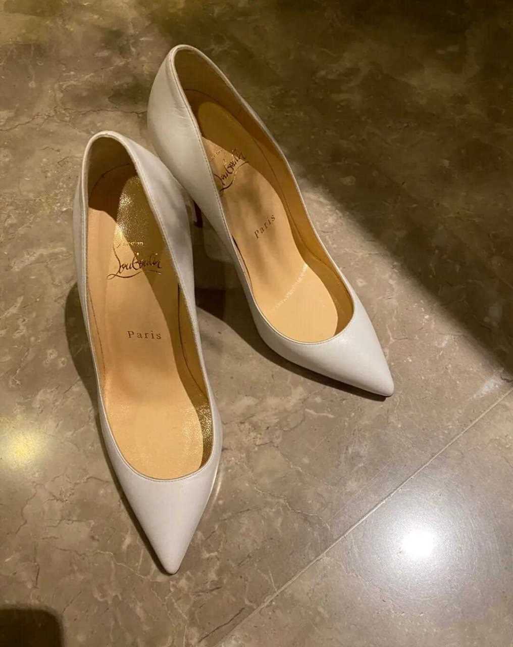 cl红底白色尖头高跟鞋,10cm经典高度时尚优雅