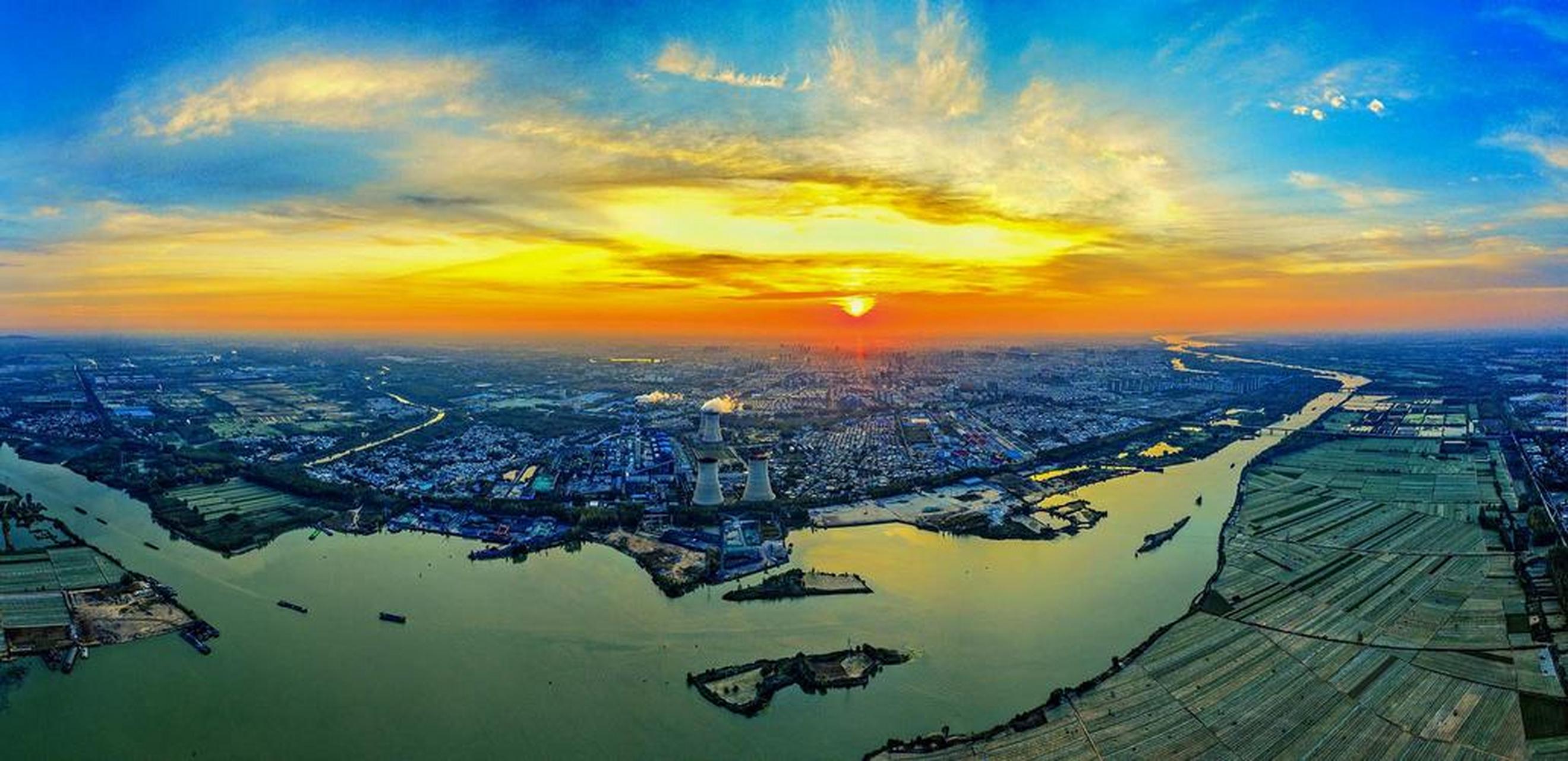 邳州是东陇海沿线和大运河沿岸的重要节点城市,面积2088平方千米,下辖