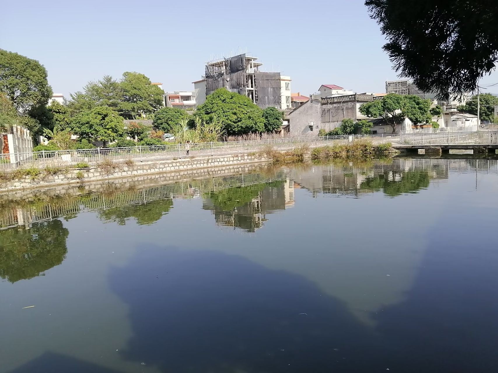 另据考证,浮山村也是著名民国名人,散文《落华生》