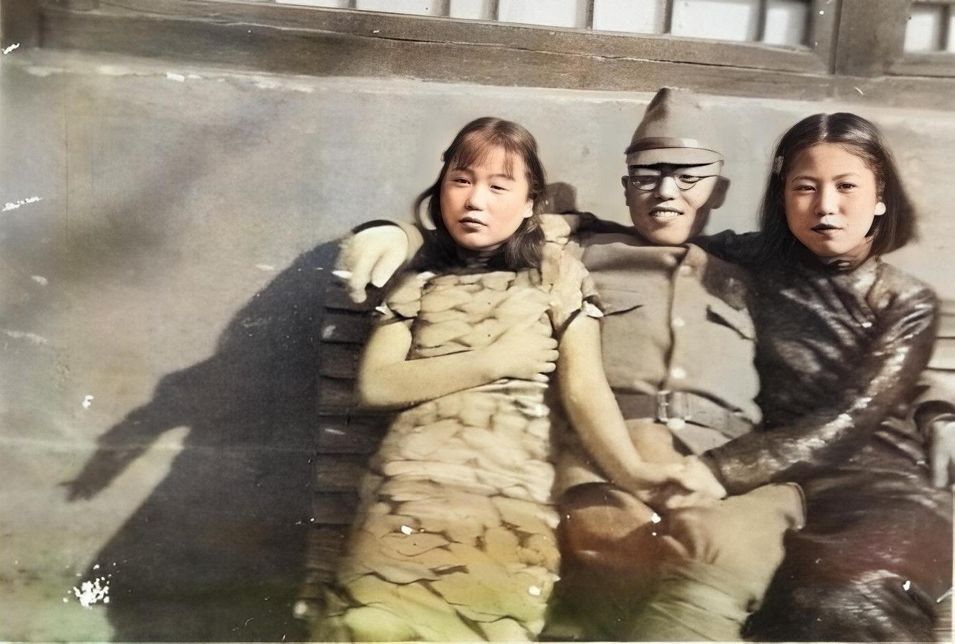 日本侵略中国的时候,毁了太多的中国女孩.这种耻辱不能忘记.