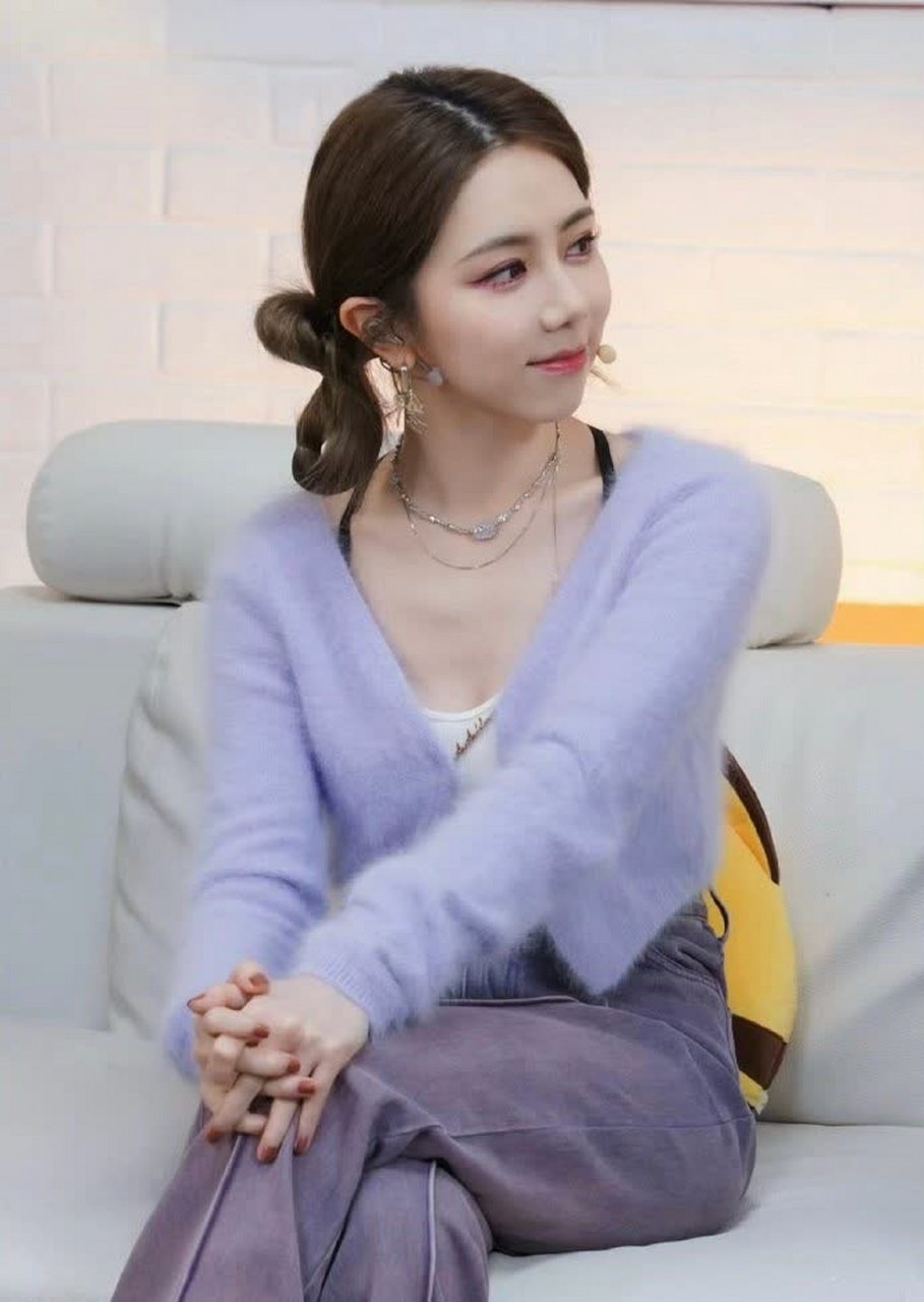 毕业歌合唱《倒计时》后,邓紫棋送上温暖的祝福,祝愿所有毕业生前途