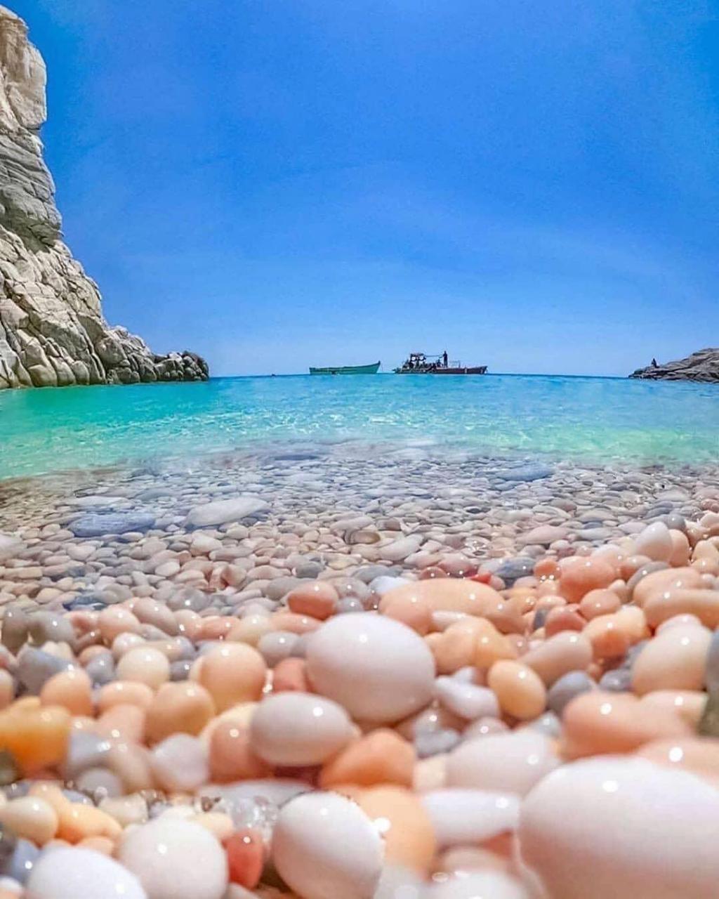 仿佛鸡蛋一般视觉感的鹅卵石,伊卡利亚岛,希腊