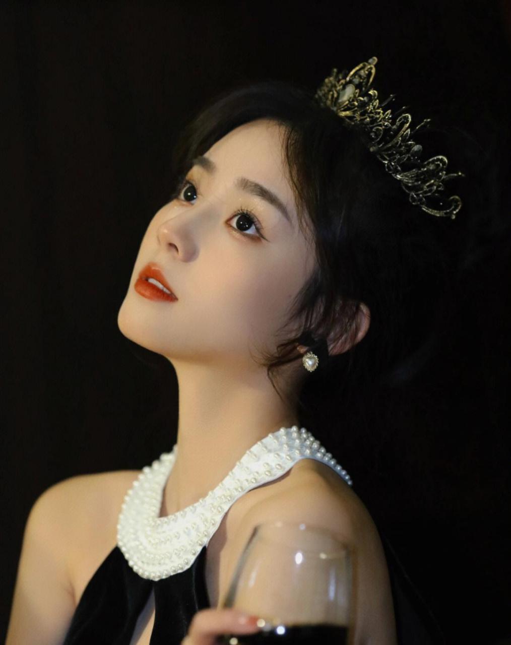 财阀千金复古迷你美女写真