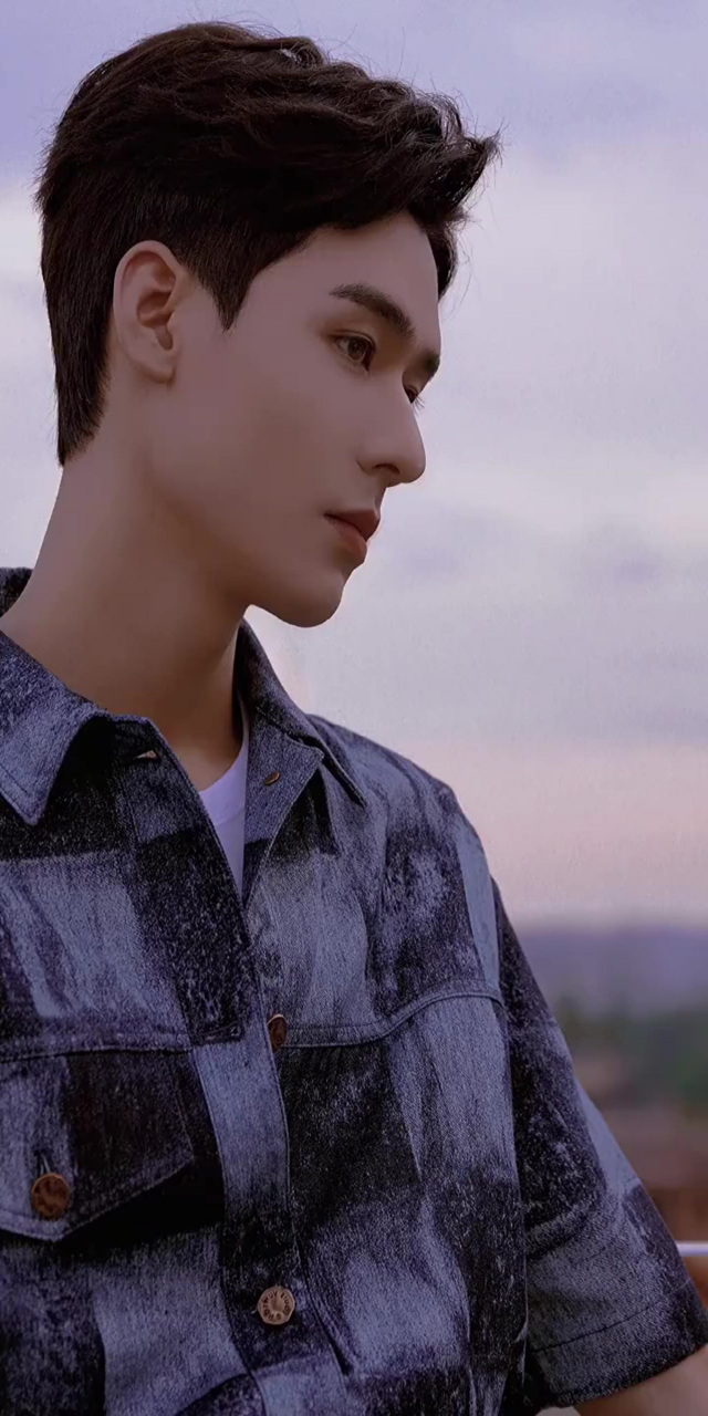 一睹宝藏男孩龚俊,这无敌的侧颜爱了,对于这美貌动芳心了!