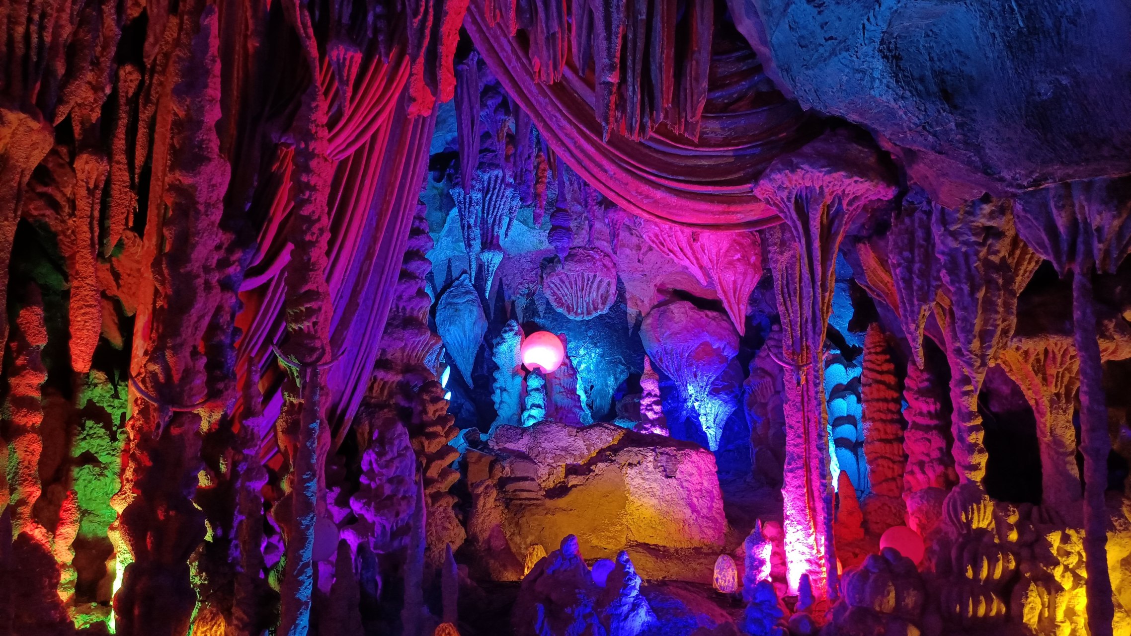 鄂西避暑之旅之野人洞,房县到神农架的209国道我直过多次,两次骑行,三