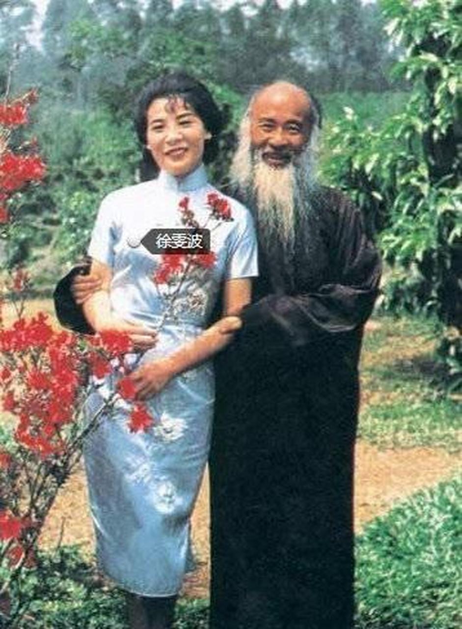 張大千的三老婆楊宛君,本是北京天橋唱大鼓的藝人,模樣並不出眾,但唱