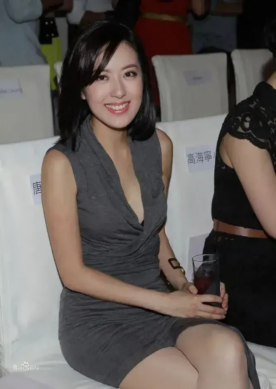 她长得真像"中戏第一美女"曾黎,只是不知道有没有小伙伴认识这个女