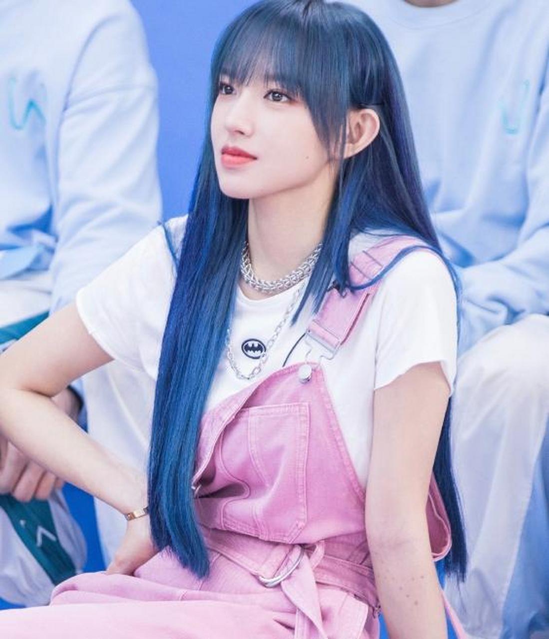 程潇打卡蓝色头发,美成动漫少女,程潇真是太酷了