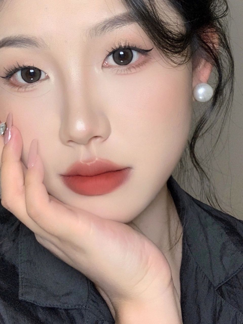 单眼皮低饱和珍珠矜贵妆 任何时间都可以画的一个淡妆,轻透的底妆和