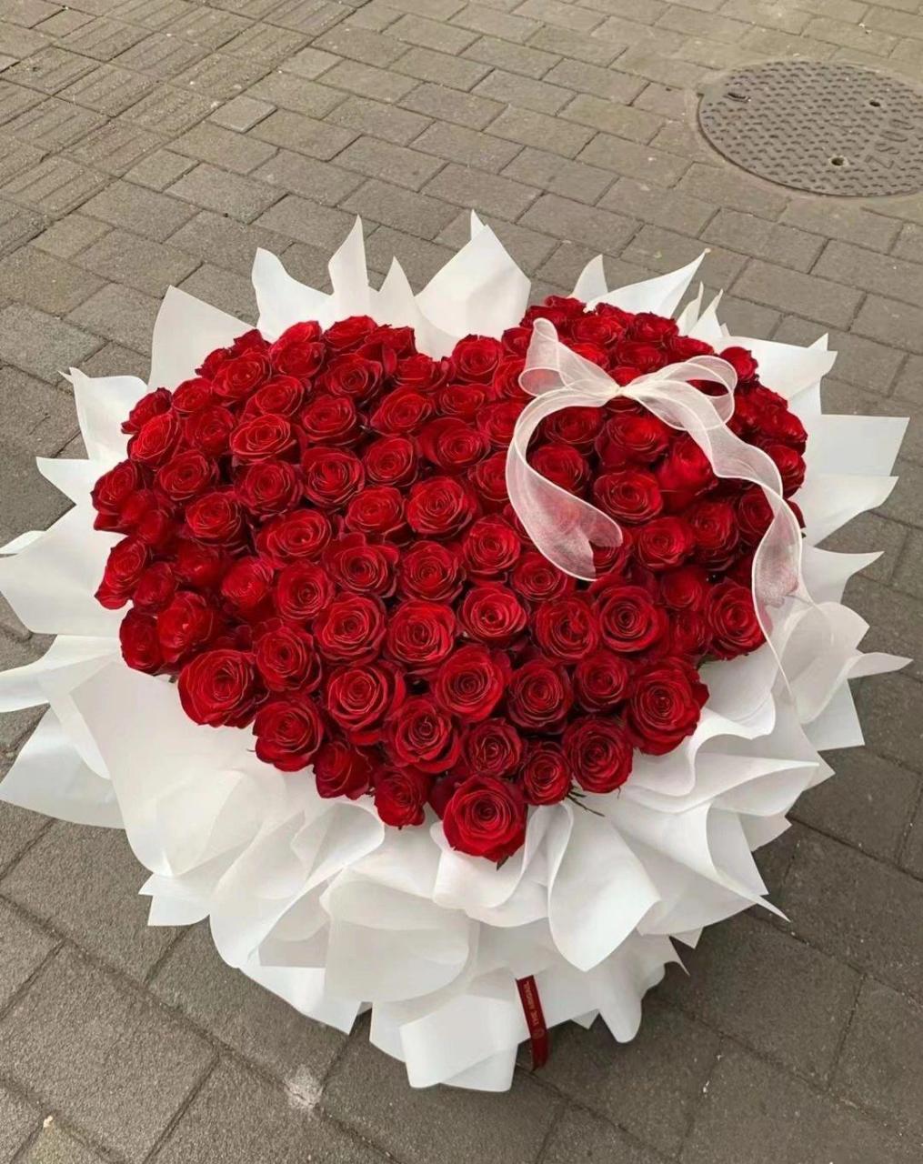 520情人节收到鲜花啦,是99朵爱心红玫瑰~       图片来源网络,侵权即
