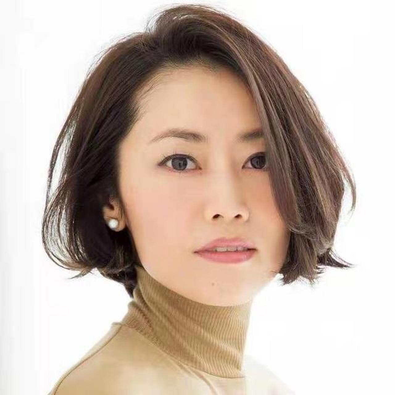 对于一些人来说,梨形脸的优点之一是下巴的锐度能够给人一种独特的