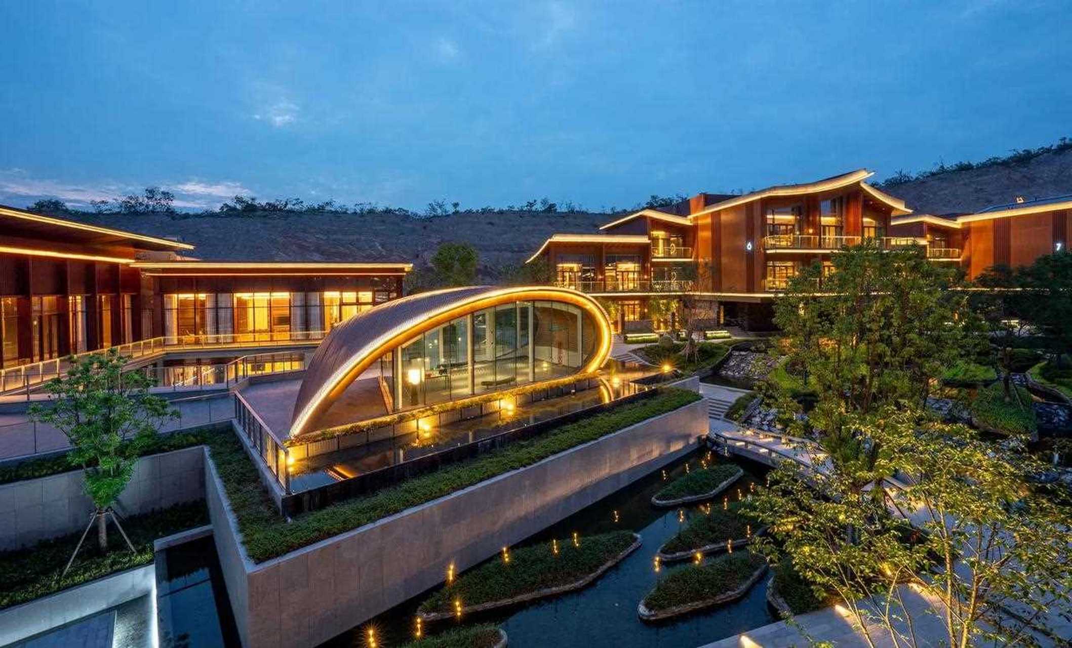南京园博园英迪格酒店 酒店坐落于南京江宁汤山园博园紫东中心地带