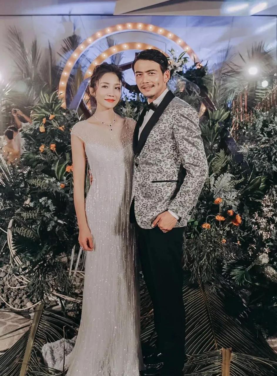 杨烁瞒不住了,藏了11年的老婆原来是我们熟悉的她,美貌出众气质绝佳!