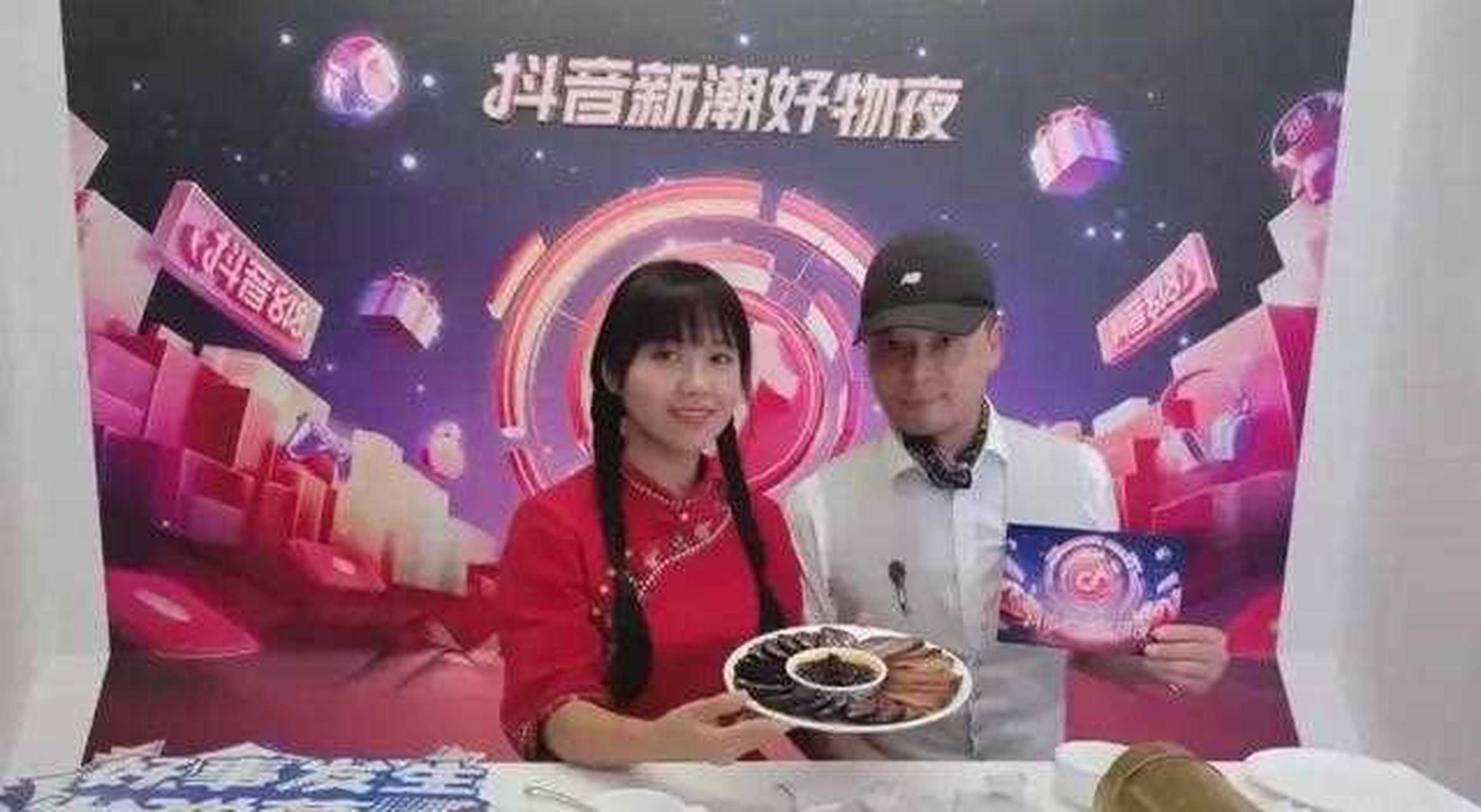 结果湘妹心宝笑了笑,谁也不知道她为什么会这样.
