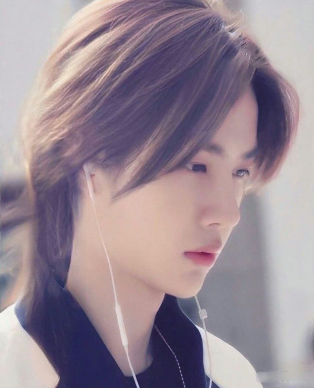 王一博旧照!说是个姑娘估计都有人信