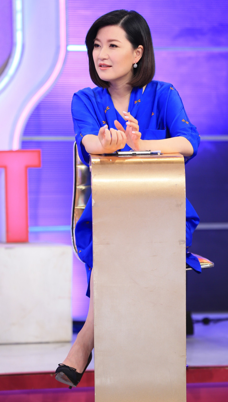 陈蓉  主持节目《陈蓉朋友圈》 靓丽风景线[鲜花]