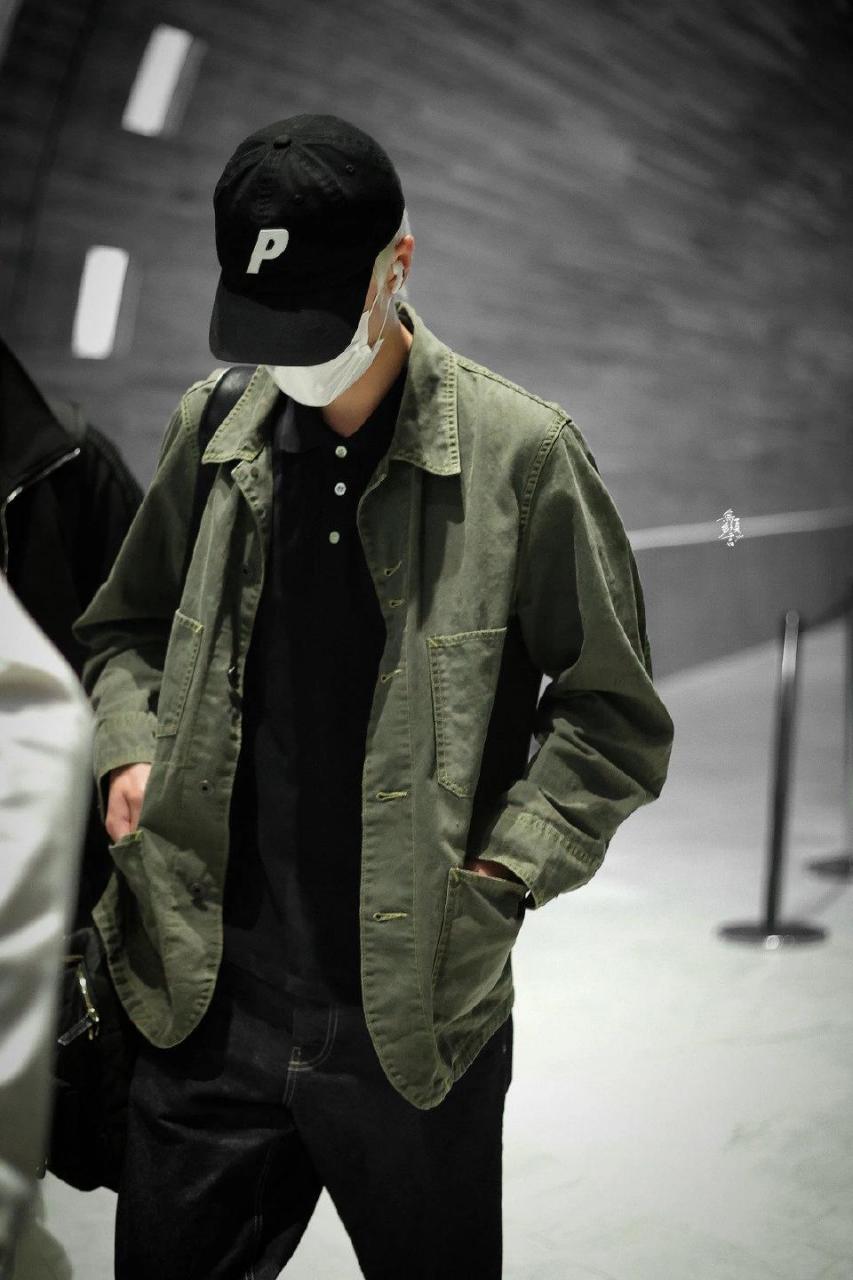 低调有型穿搭 王一博最新机场穿搭一览