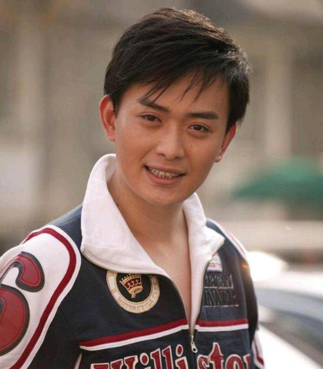 琼瑶曾吐槽:"内地有个男演员特别难合作,姓黄的.