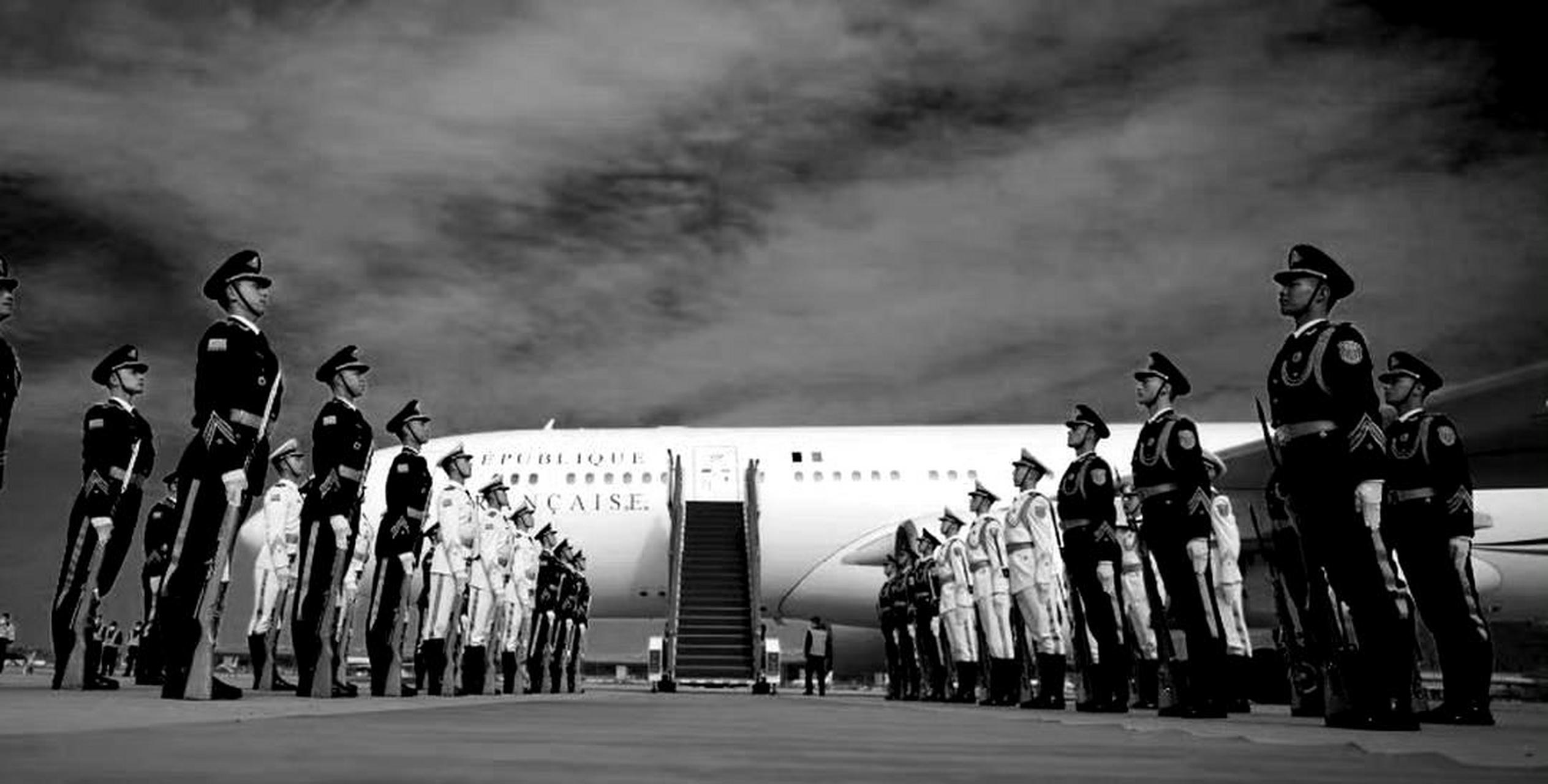 全球瞩目的法新社照片引起了轰动.