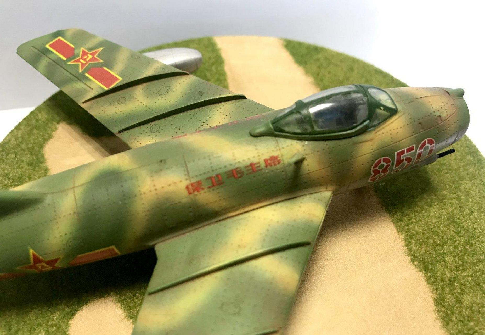 领动计划# 1/72的米格-15bis战斗机.这是威龙的老货了.