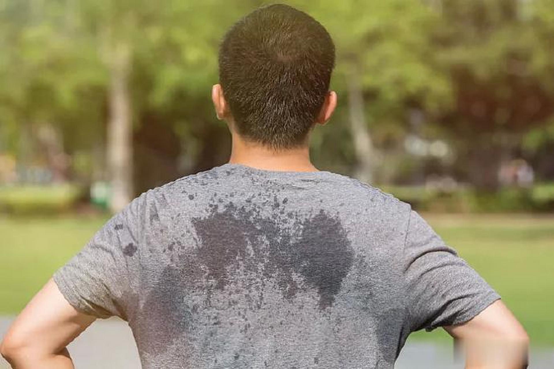 中医调理,帮你补足气血】在夏天,有两种异常的出汗情况:1.