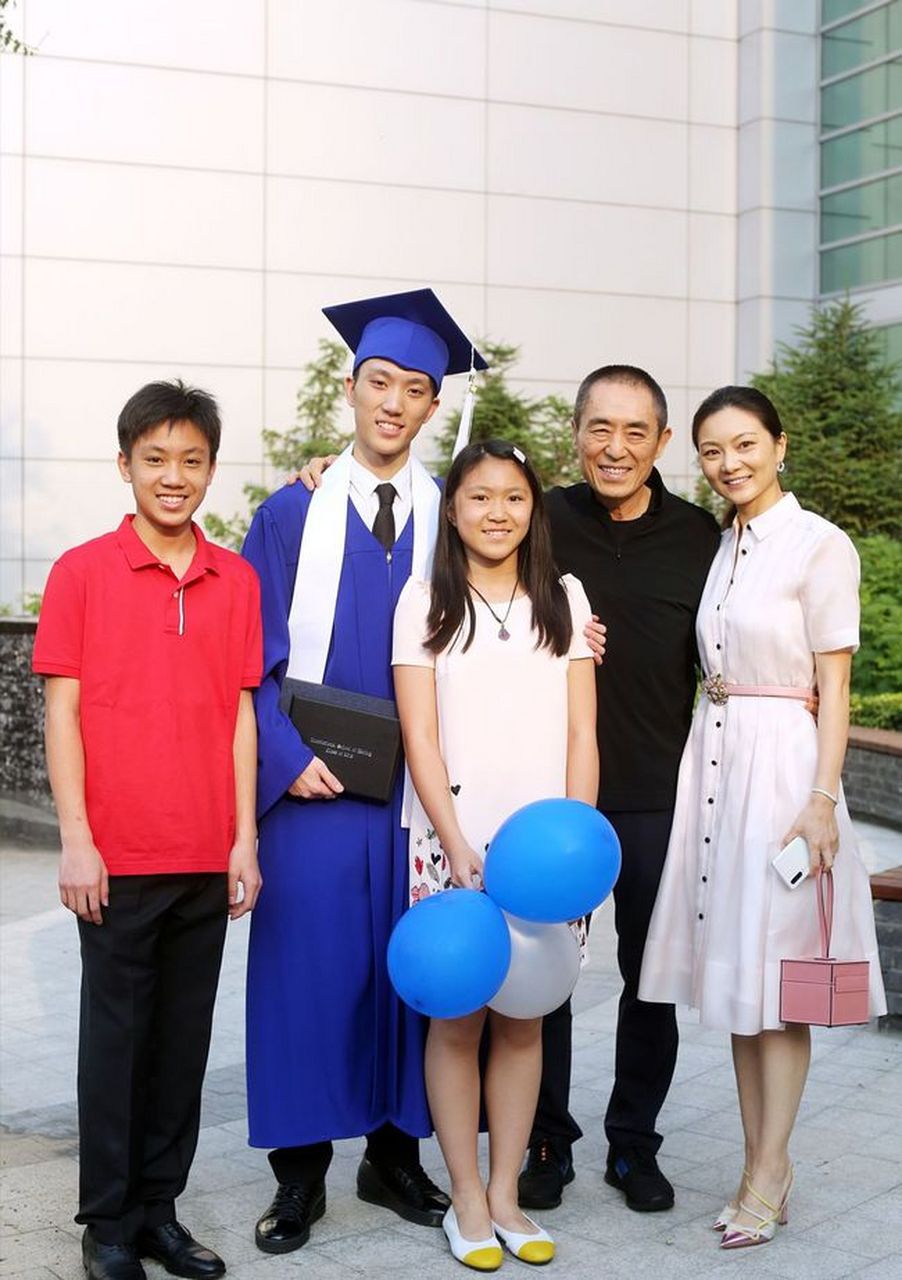 "  2013年,一个不知名的女演员发文称张艺谋超生,女方叫陈婷,为他生了