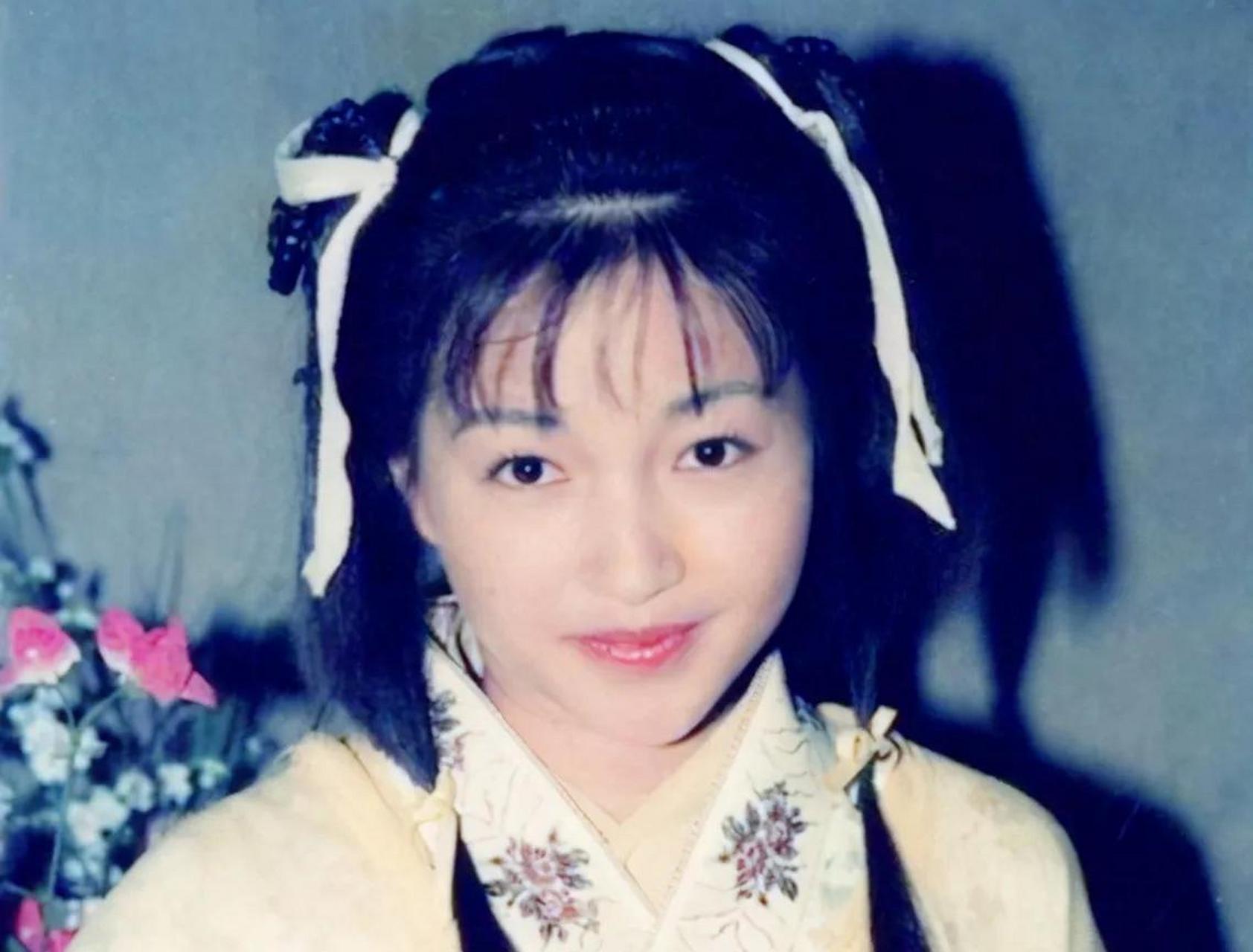 1994年,黎明對24歲的李綺紅一見鍾情,當時傳出黎明給李綺紅買車買房