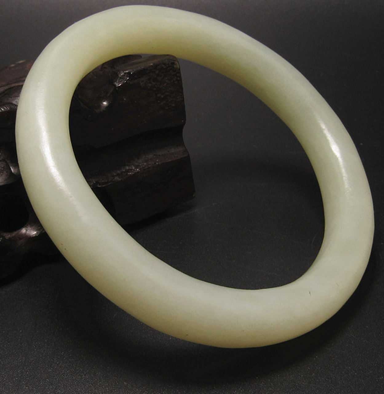 点击头像看直播##和田玉#广义和田玉是指"国标"标准,即含有透闪石并