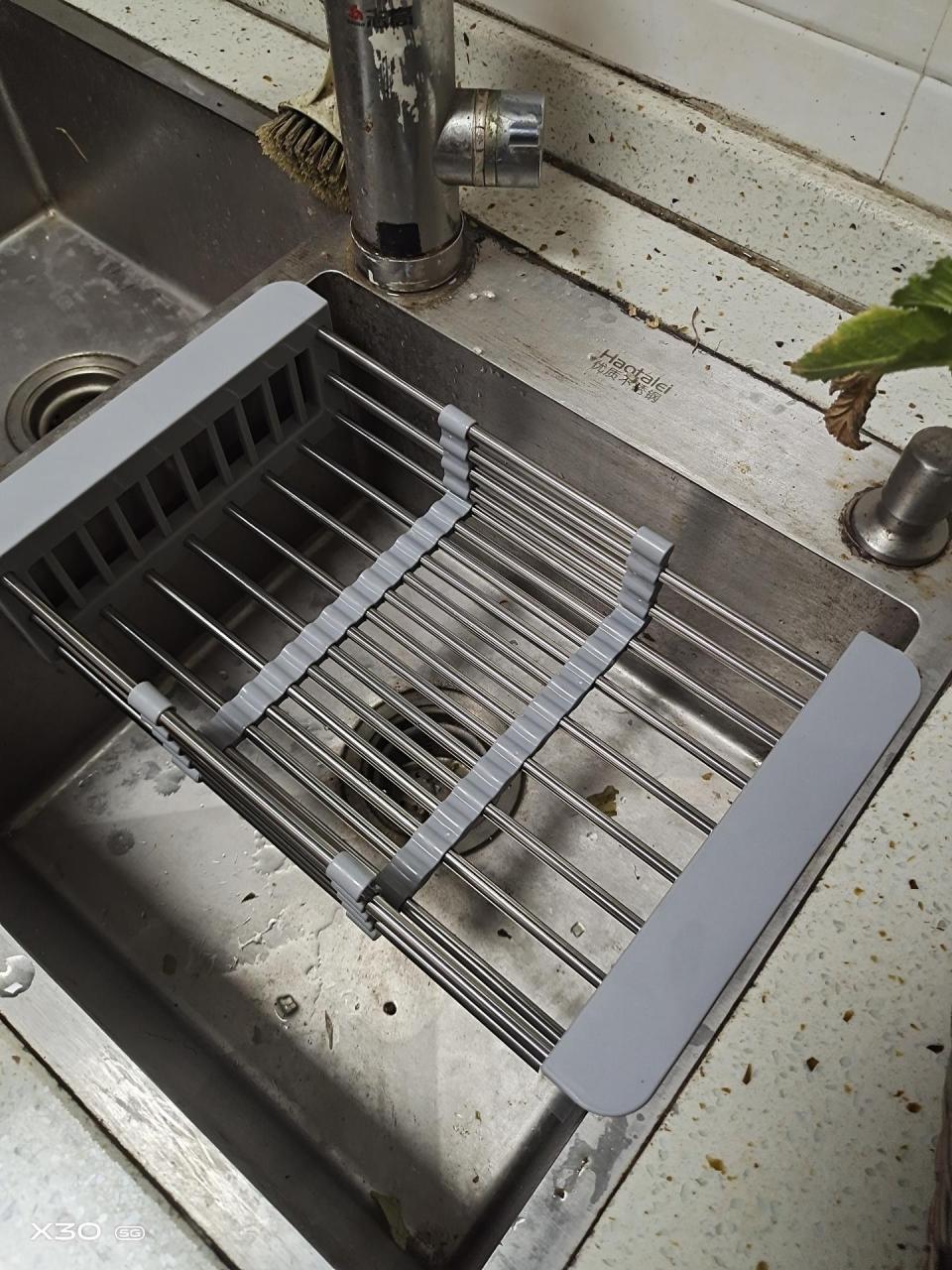 这款是可以伸缩的水池沥水篮,根据水池大小调整尺寸.