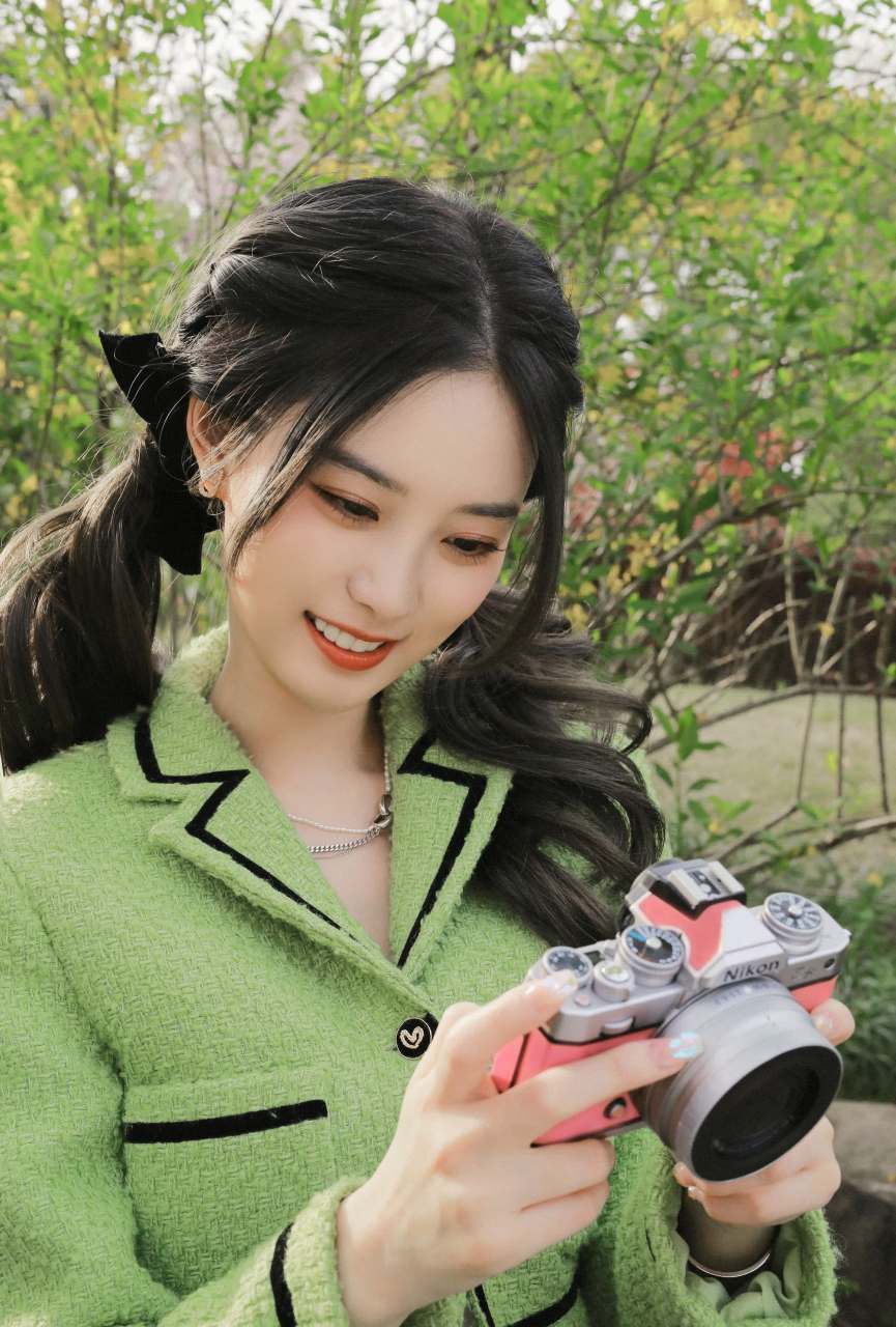 徐艺阳更新了一张照片来分享她的穿搭.