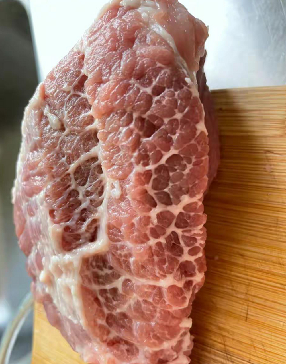老公买的猪肉,他说这是雪花肉,100一斤