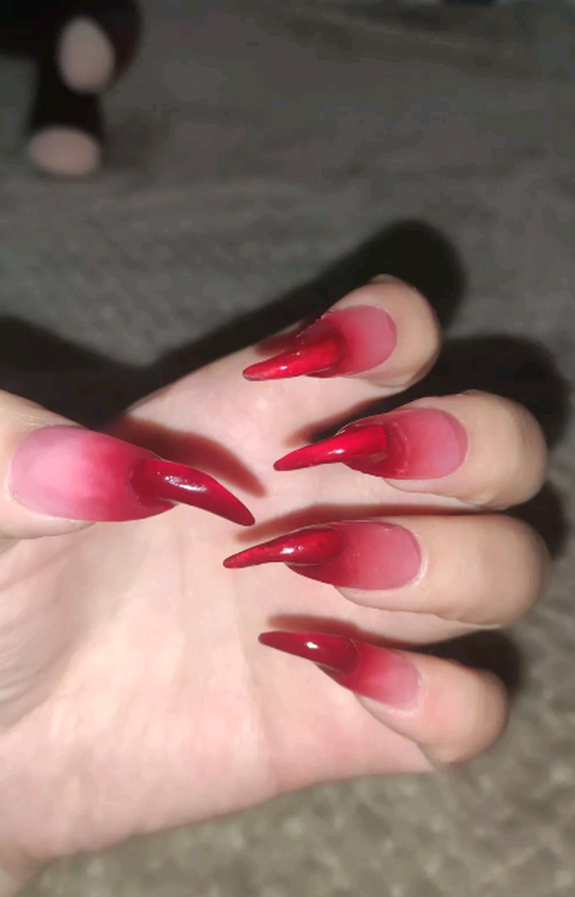 女朋友新做的美甲,好像鸡爪子啊