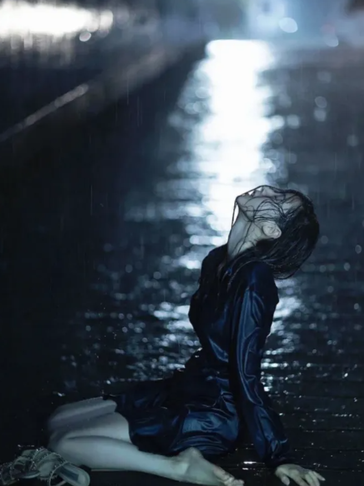 前任带来的无限自卑:哭到颤抖令人心疼 我是一个大