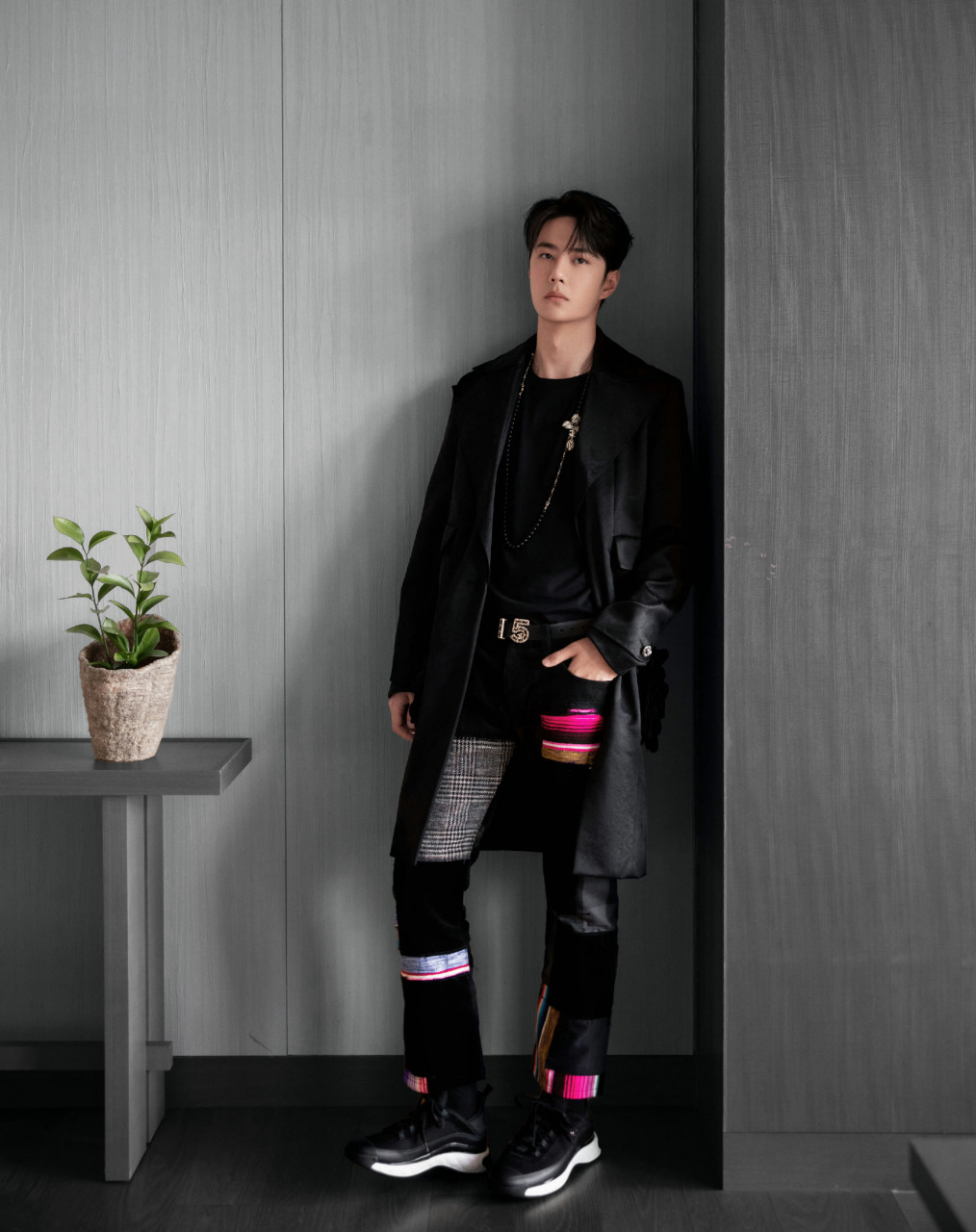 王一博出席chanel 2022/23高级手工坊系列东京发布会,身着chanel 2023