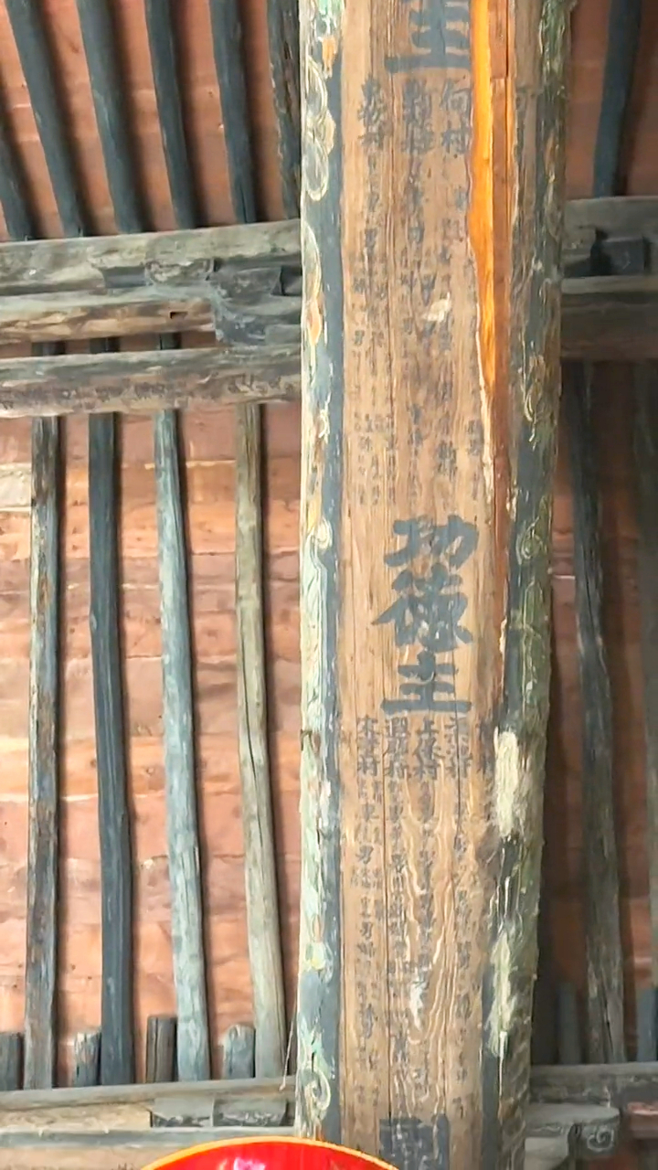 介休迴鑾寺,因唐太宗登綿山禮佛未成在此處迴鑾得名,寺建於唐代,五代