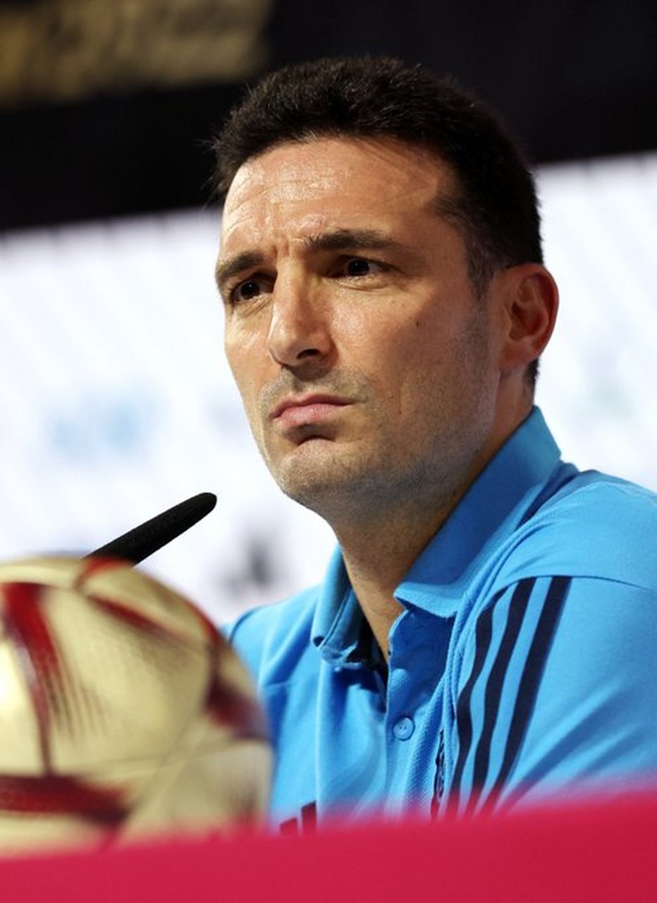 阿根廷主教练斯卡洛尼称阿根廷拥有世界上最好的球迷:看到我兴奋是