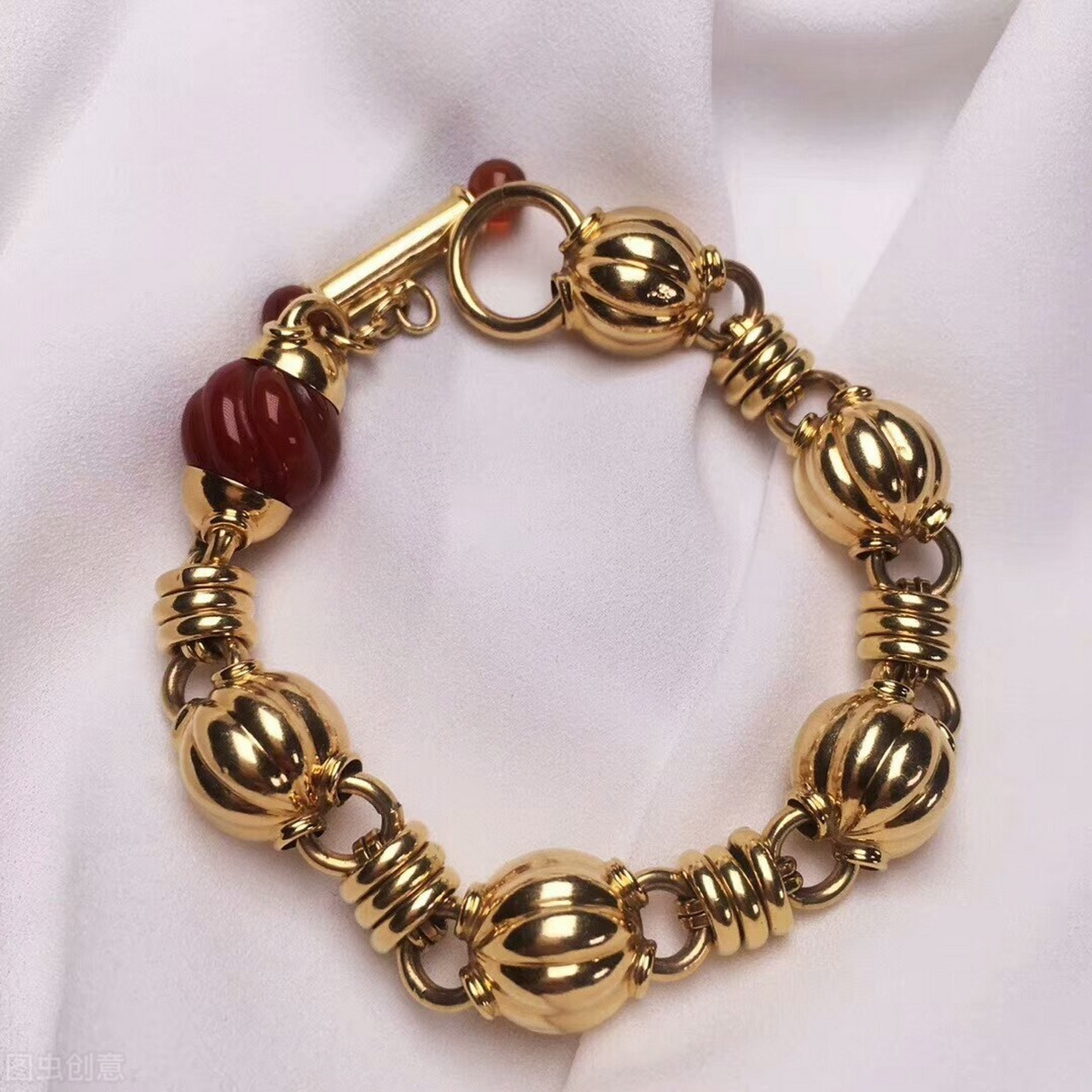 品牌名称	产品名称	价格(元/克)	纯度 六福珠宝	铂金950	383	95%