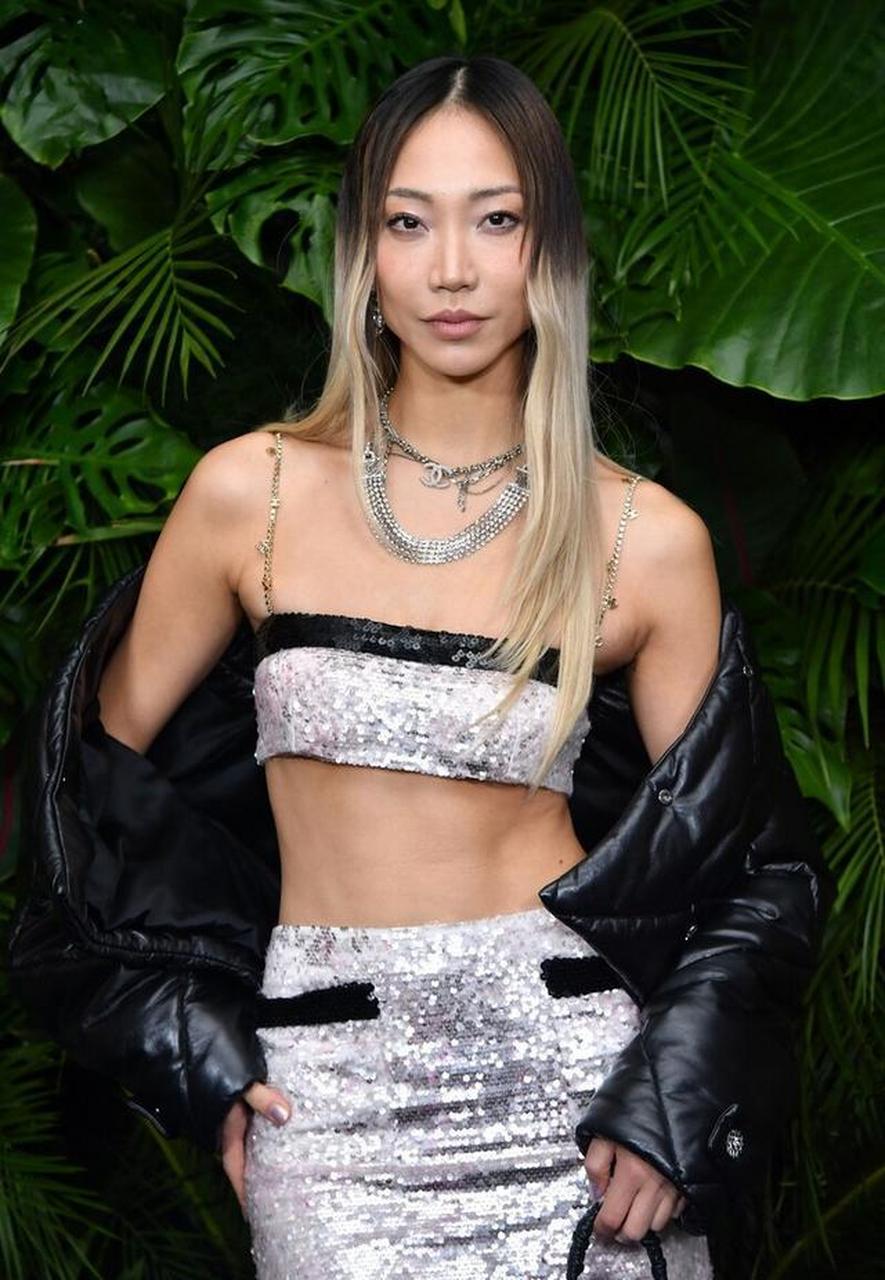 朴秀珠出席奥斯卡前派对 chanel抹胸短裙大秀身材