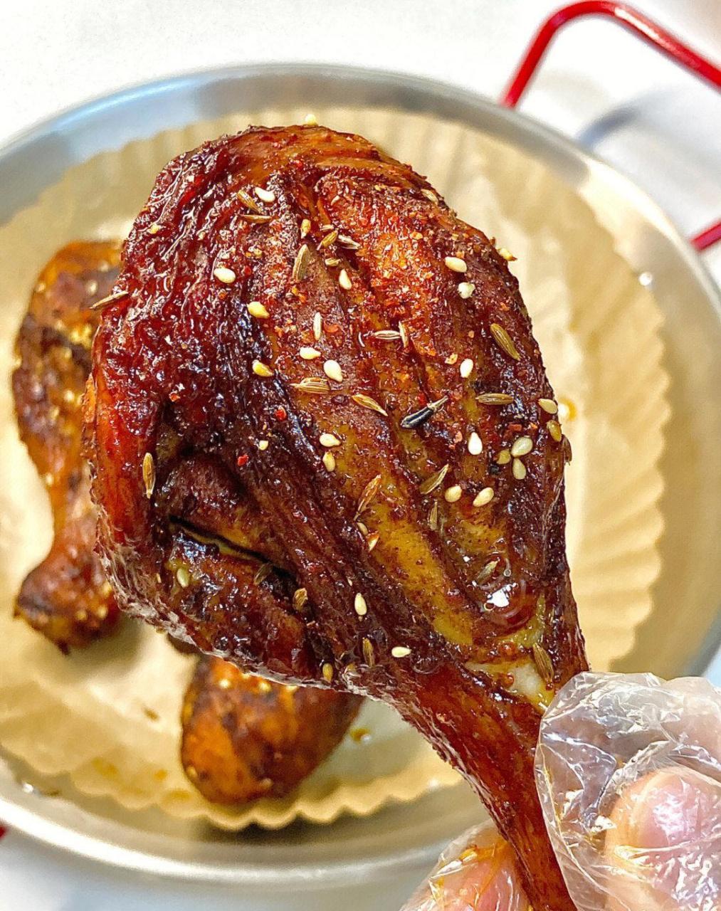 这个烤鸡腿真的巨好吃|||还没吃过这个烤鸡腿的姐妹一定要去试试呀