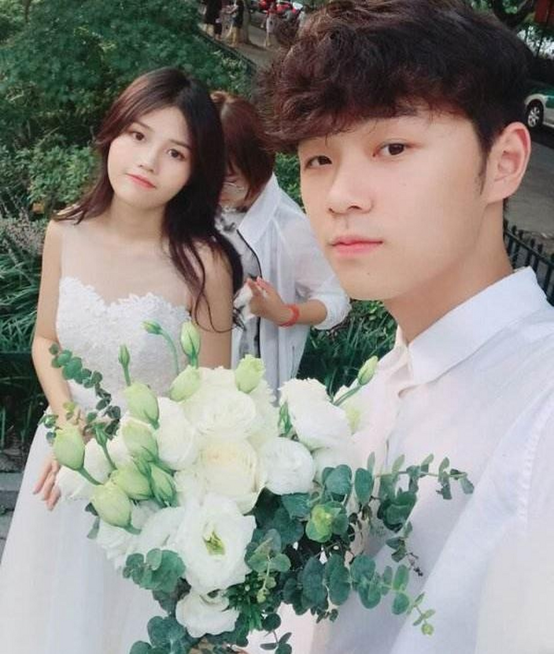 阿油和陈怡结婚的时候还没有到法定结婚年龄,但依然阻挡不了两人在一