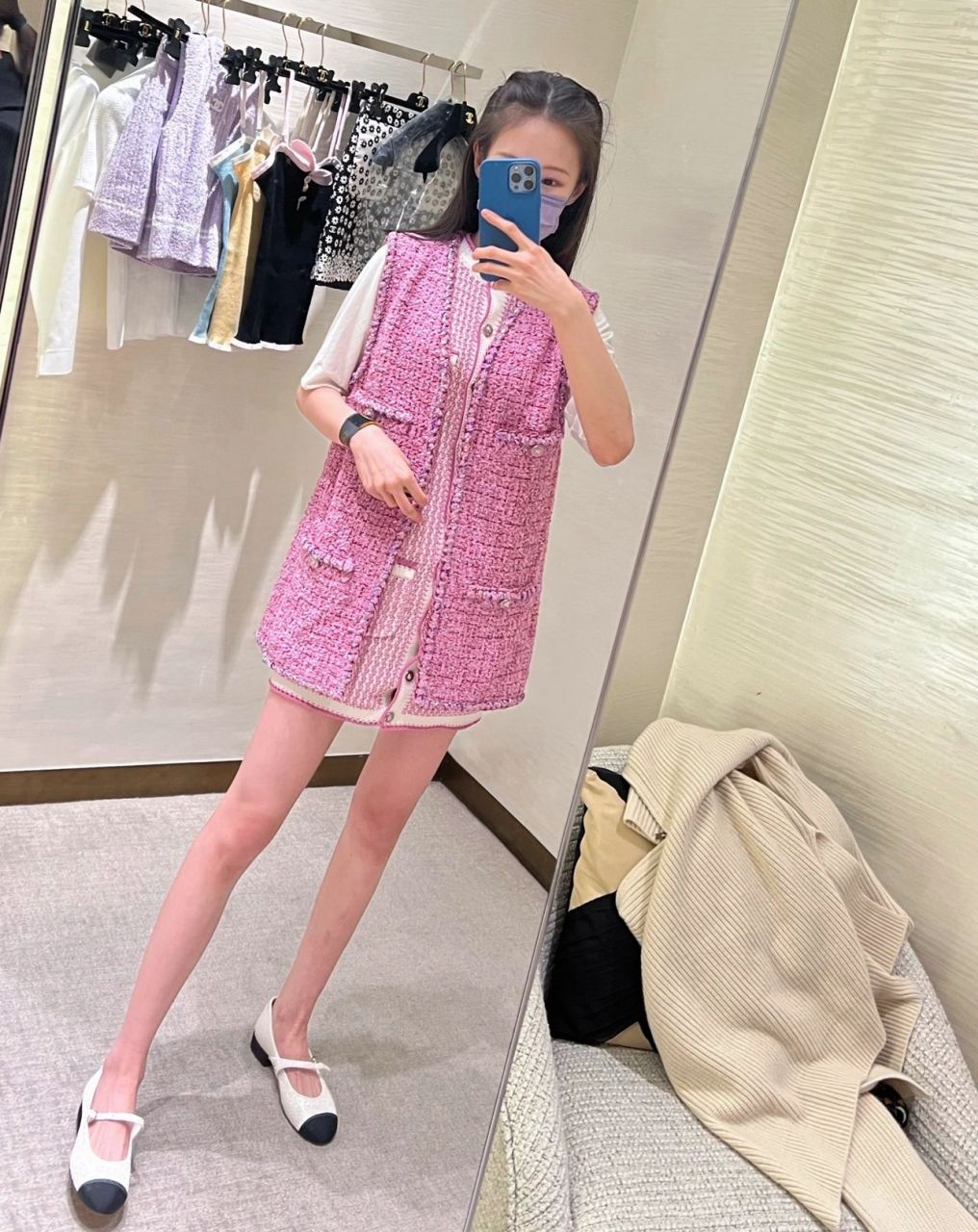 chanel2022春夏粉色预警 这一季这件粉紫色粗花呢马甲觉得必入,这个