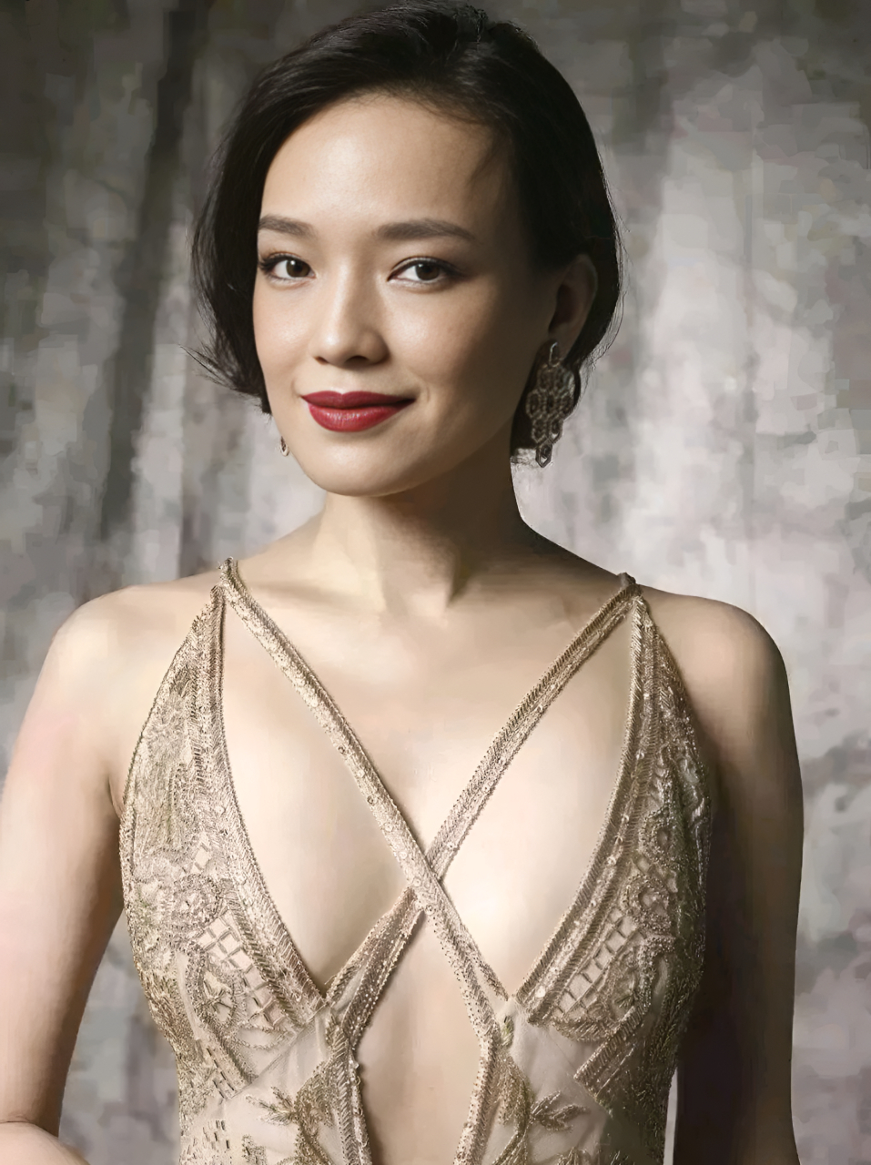 舒淇旧照:1976年出生,原名林丽慧,90年代进入娱乐圈,拍摄了多部光鲜动